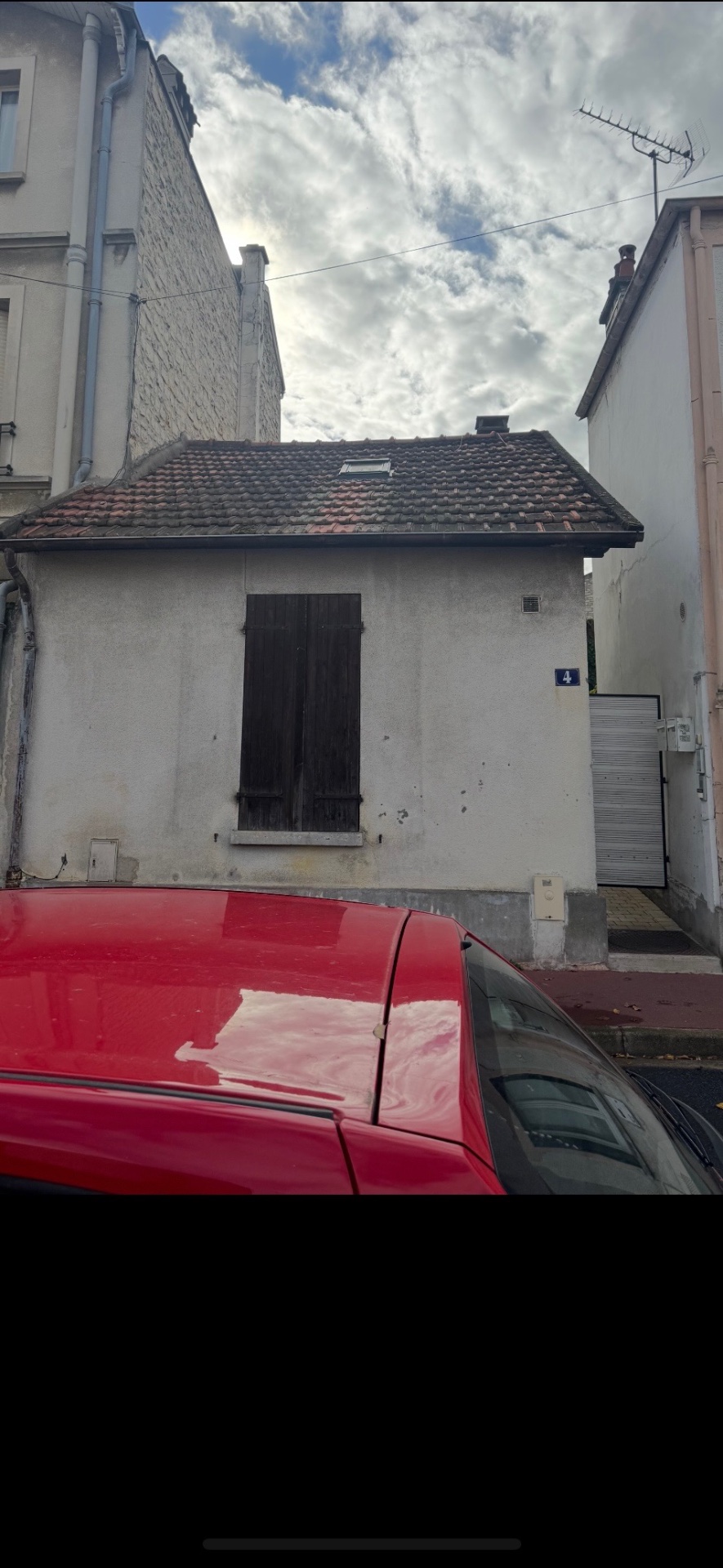 Petite maison avant rénovation de toiture — Malakoff